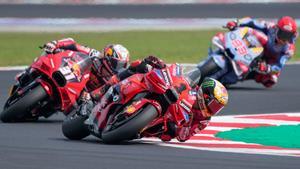 Pecco Bagnaia, liderando una carrera