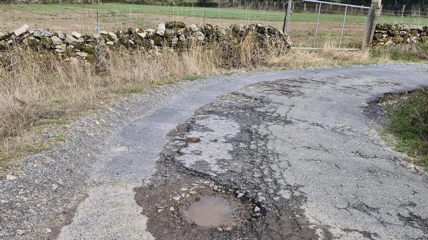 Somoza exige la mejora pendiente de 12 pistas del municipio de Rodeiro y que se redacten proyectos para otras 25