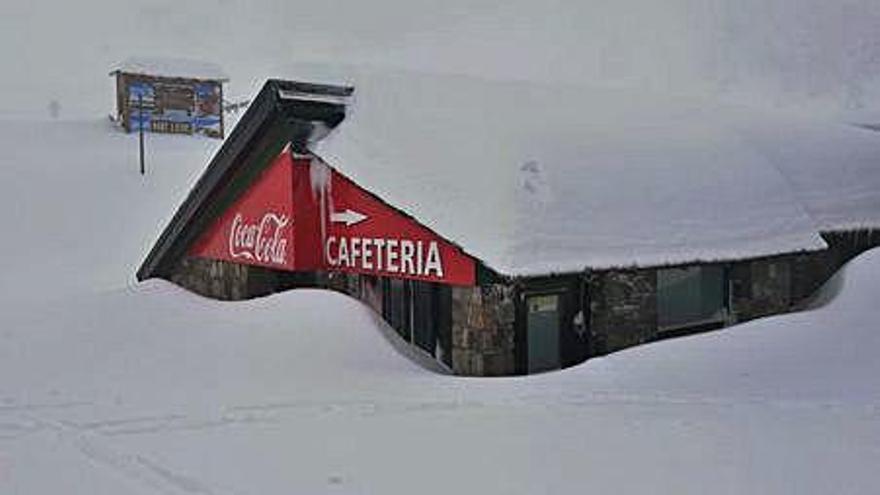 Les fortes nevades van afectar l&#039;estació de Vallter 2000.