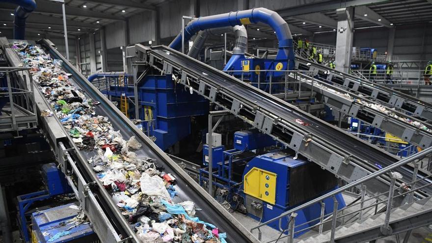 Sogama dispara un 37 por ciento sus pérdidas en un año pese a incrementar el canon de basura a los concellos