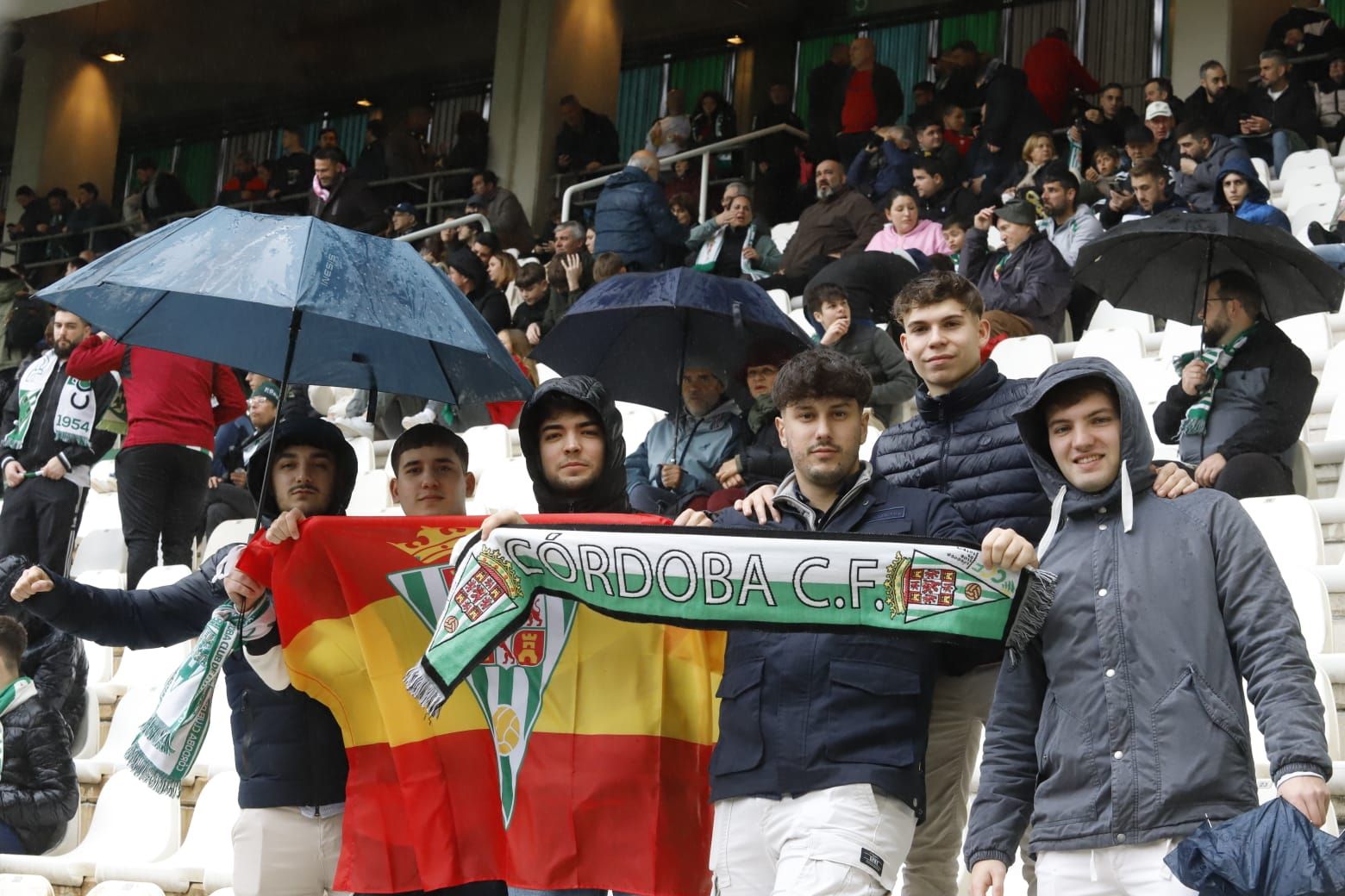 Córdoba CF-Racing de Santander | Las imágenes de la afición blanquiverde en El Arcángel