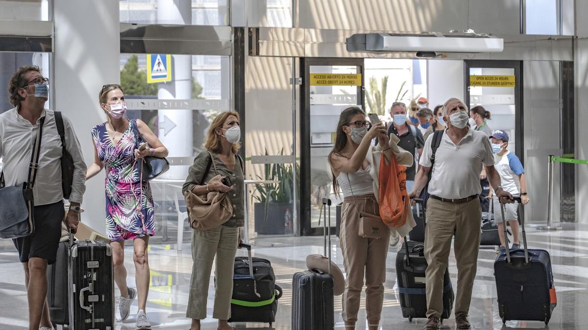 Pasajeros en el aeropuerto de Palma