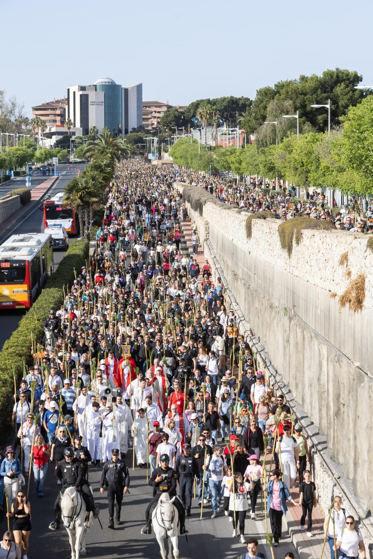 La comitiva religiosa, con la Santa Faz Peregrina, partirá a las 8.00 horas de mañana desde la Puerta Negra de la concatedral de San Nicolás
