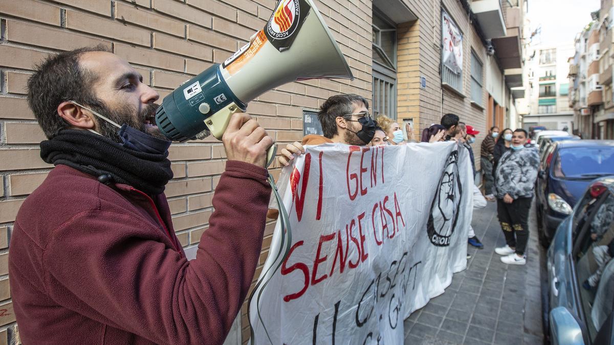 Paralizan un desahucio en el barrio de Carolinas Bajas de Alicante en enero de 2022