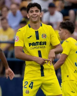 El Vila-real ata al delantero de Carcaixent Ayman Arguigue