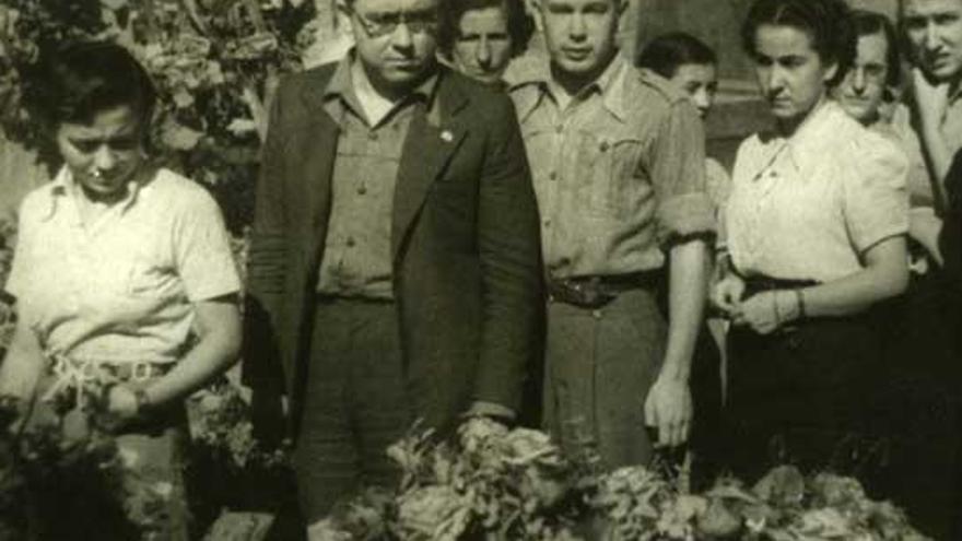 Carrillo, en el congreso del PCE de 1945, junto a Líster y Pasionaria, entre otros.