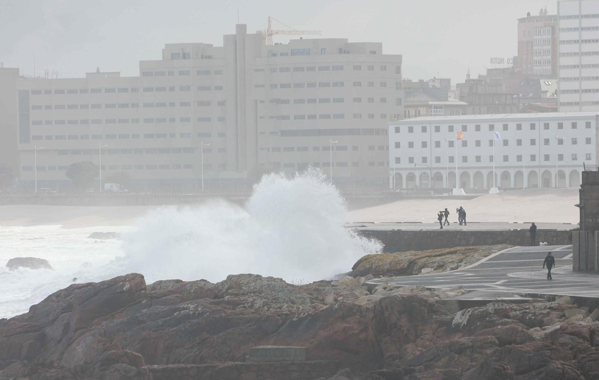 Olas de hasta 8 metros de altura en el litoral coruñés