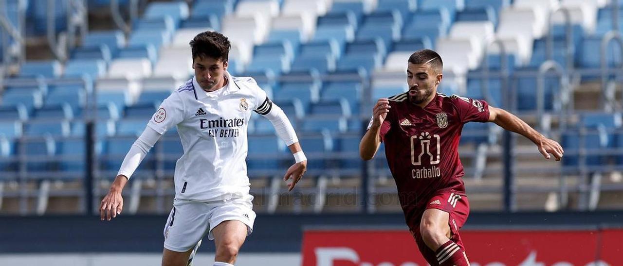 Imagen del encuentro entre el Real Madrid Castilla y el Badajoz.