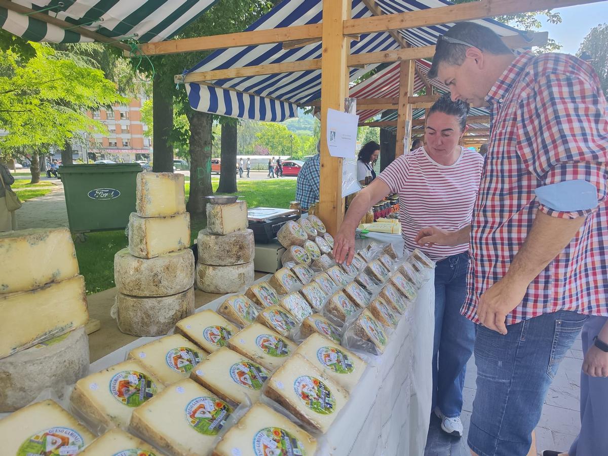 El Mercadón de Primavera de Grado, en imágenes