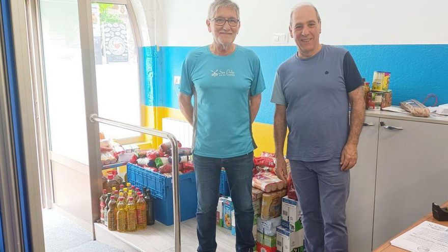 Los vecinos de San Pedro donan más de 500 kilos de alimentos | FOTO CEDIDA A LNE
