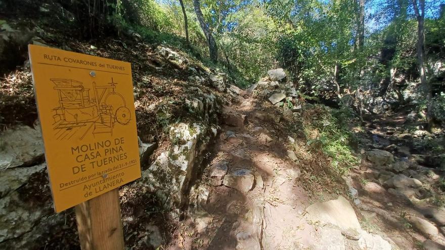 La concejalía de Turismo organiza dos rutas comentadas en Los Covarones con los miembros del taller de empleo