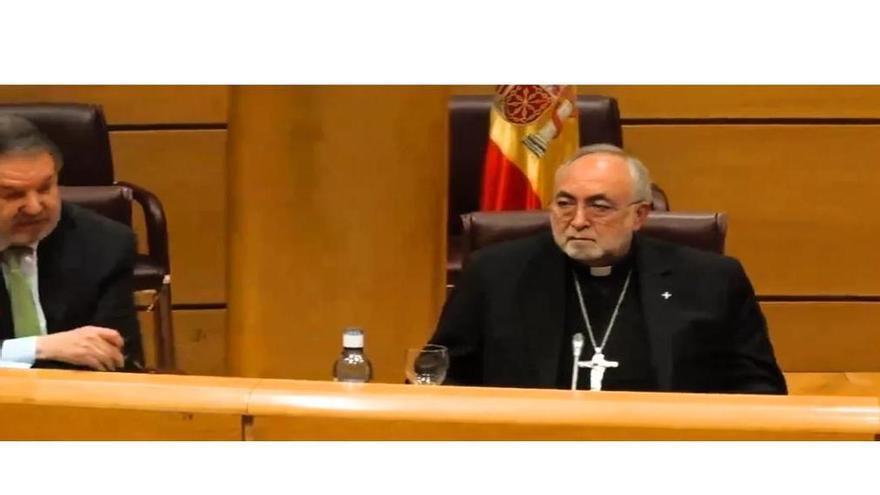 El Arzobispo de Oviedo alerta en el Senado de planes "para destruir la familia, ninguneándola"