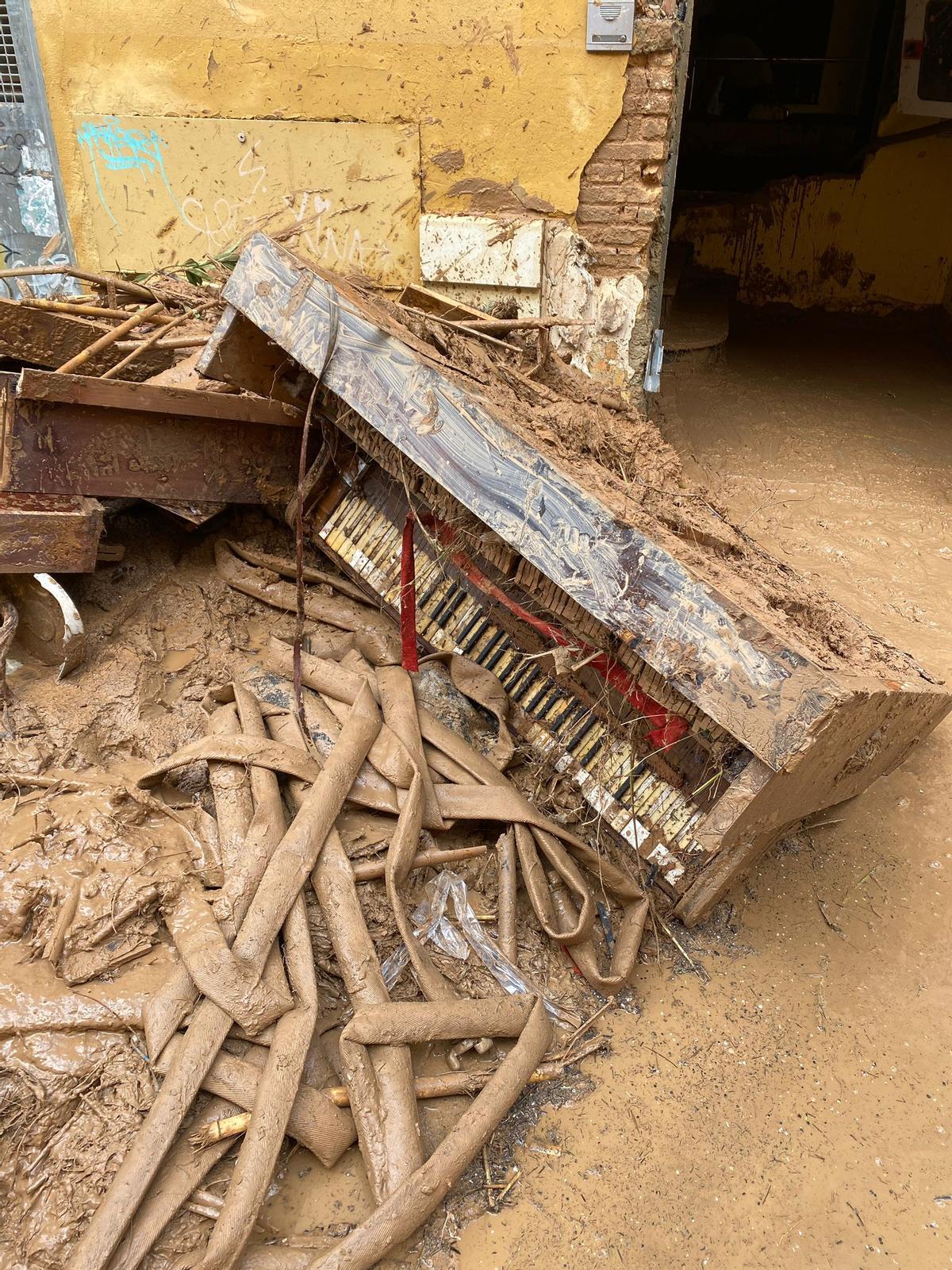 Un piano destrozado tras la riada