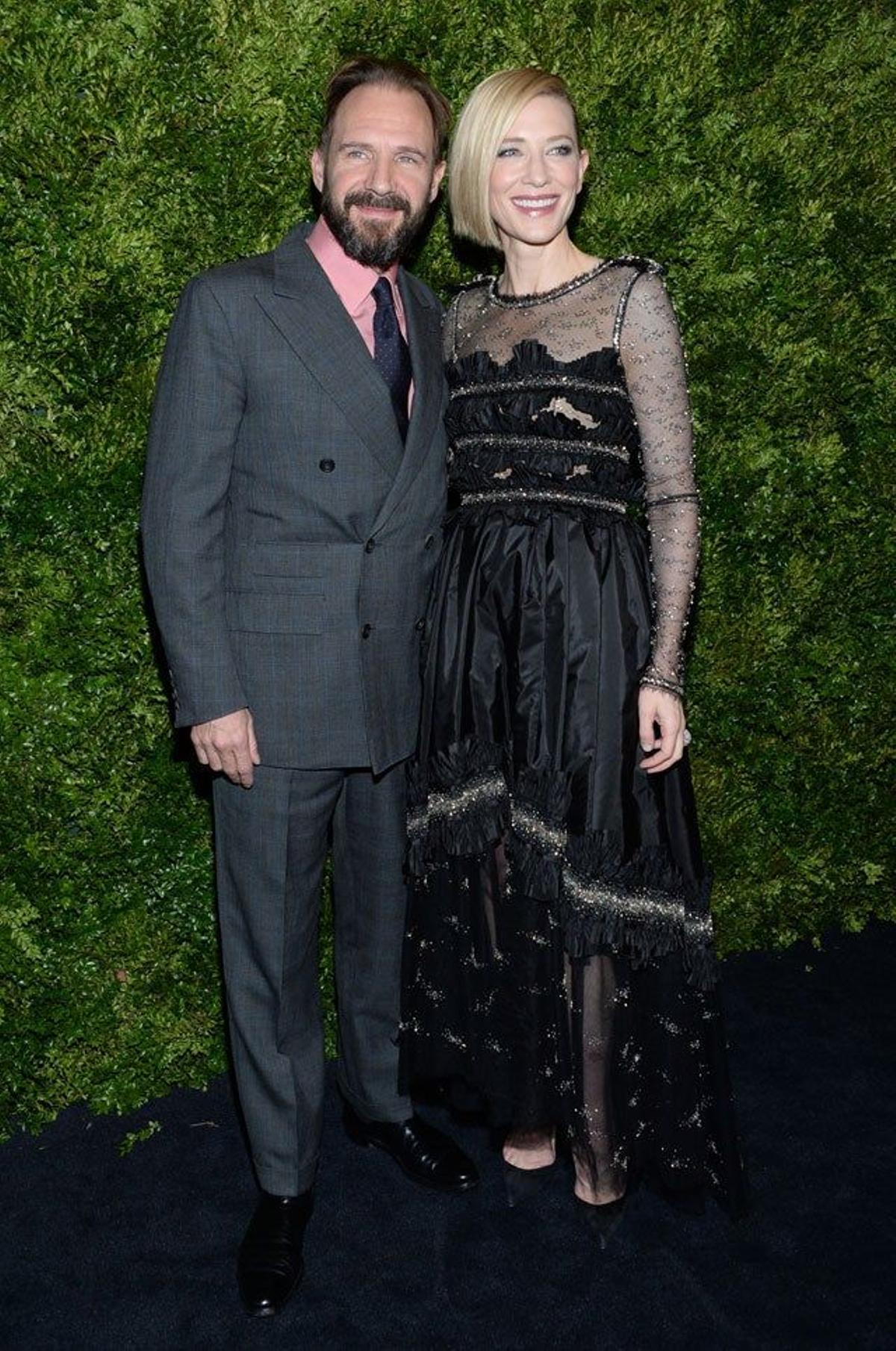 Ralph Fiennes y Cate Blanchett, en el homenaje que recibió la australiana en el MOMA.