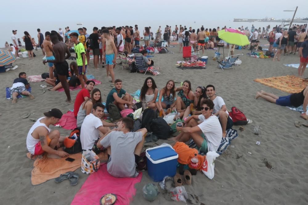 Málaga celebra la noche de San Juan en sus playas