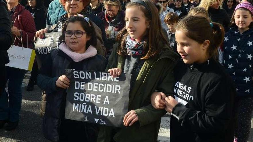 Manifestación en Cangas contra las violencias machistas. // G.Núñez