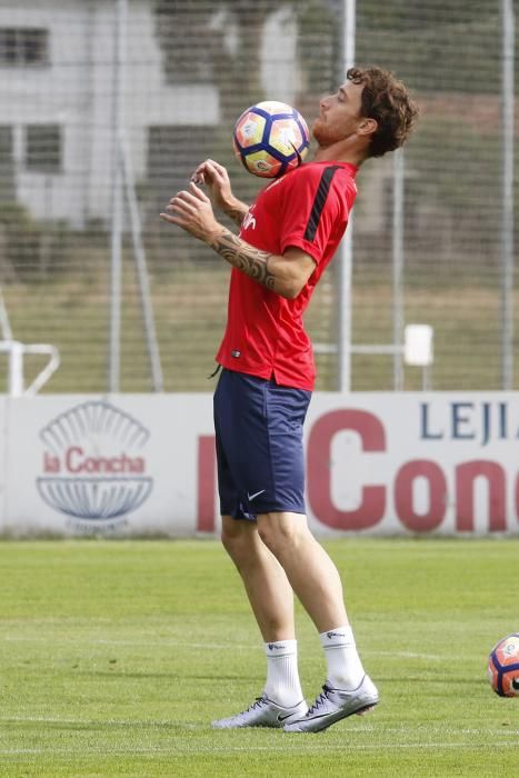 El Sporting presenta a Amorebieta