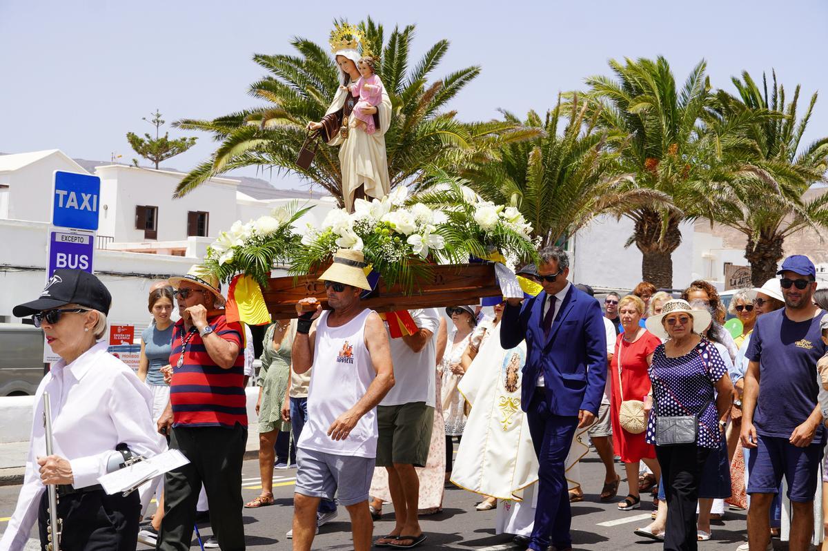 Procesión marítima de la Virgen del Carmen en Arrieta