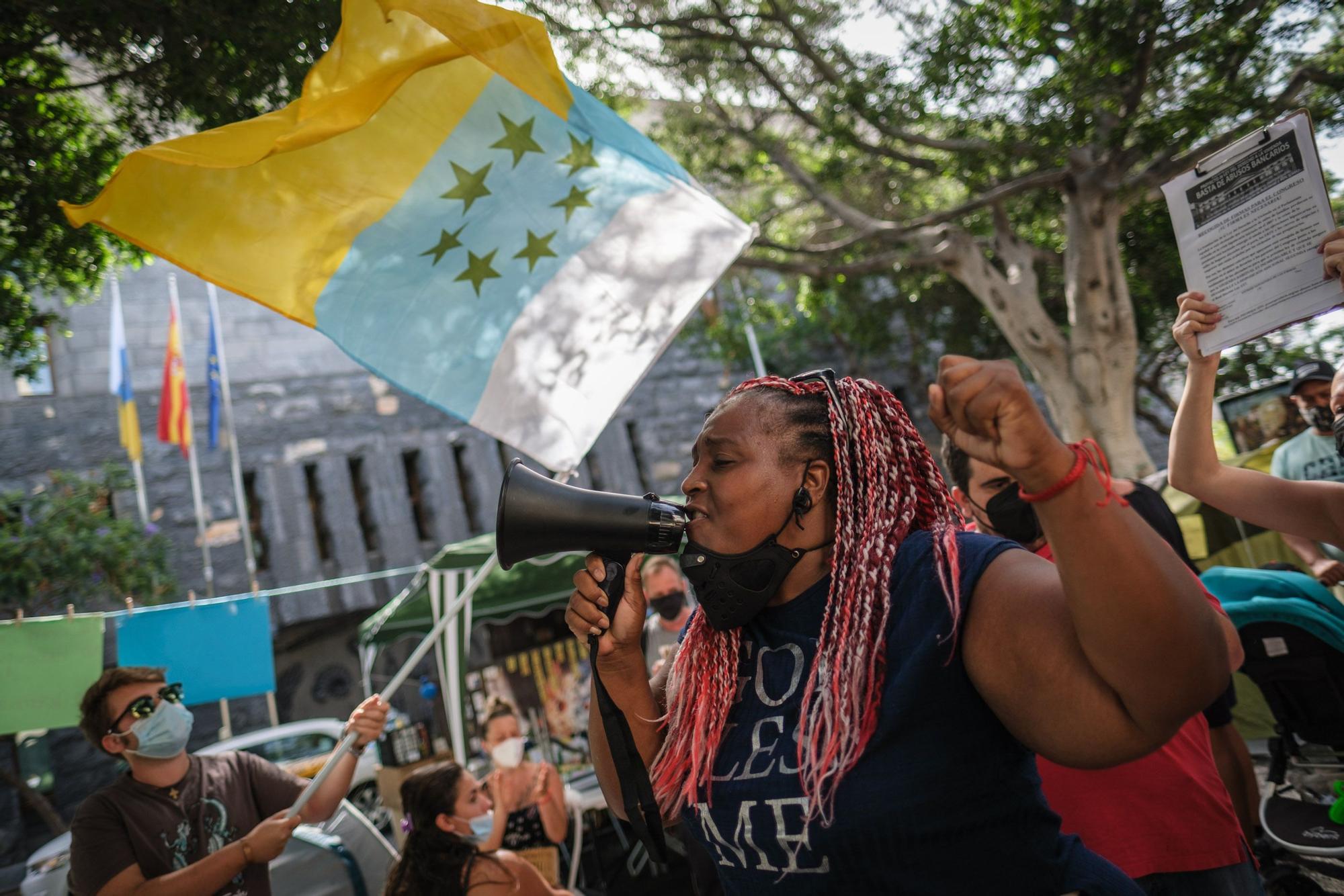 Marcha de los afectados por los desahucios en Santa Cruz