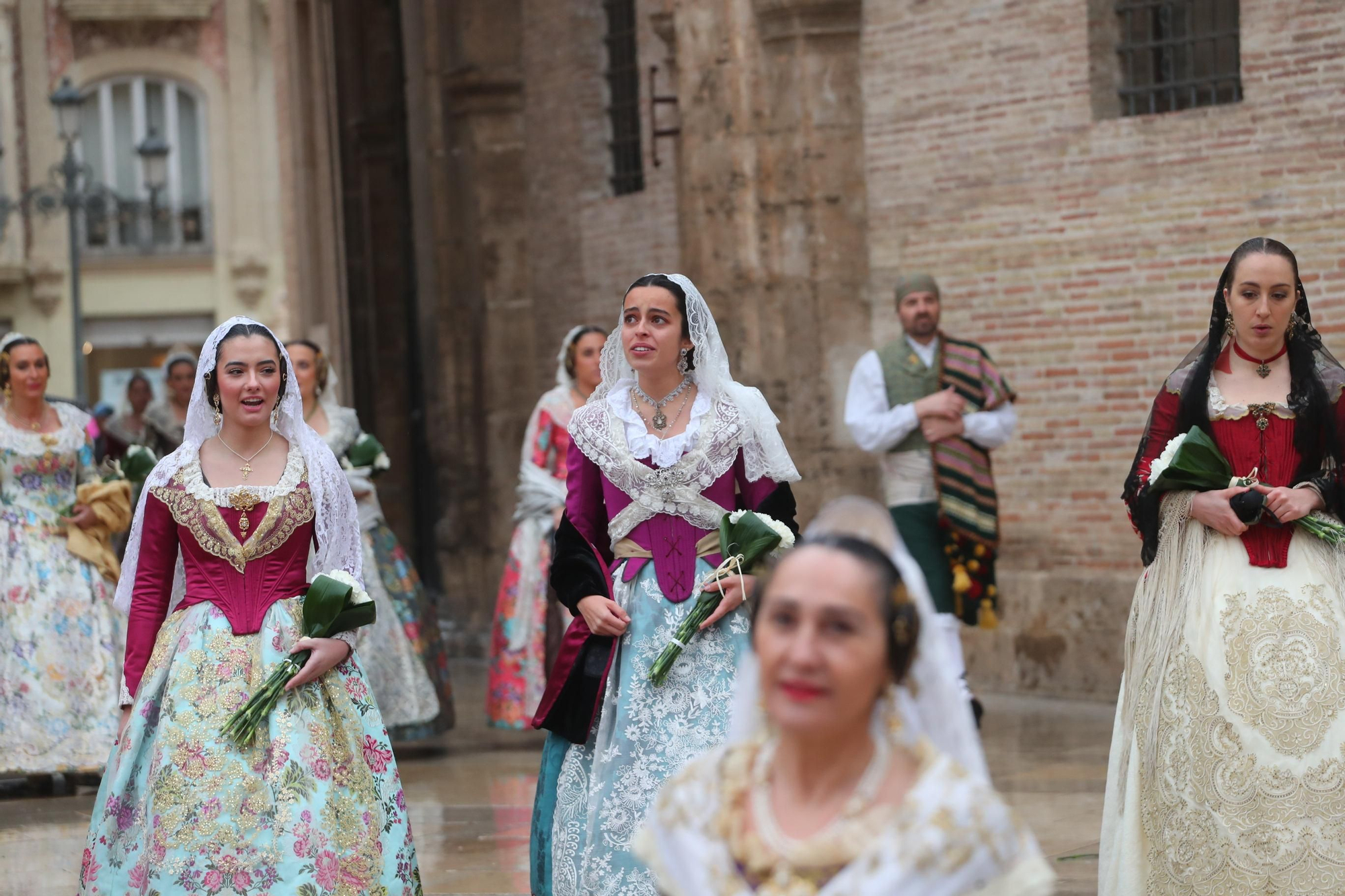 Búscate en el primer día de ofrenda por la calle de la Paz (entre las 15:30 a las 17:00 horas)