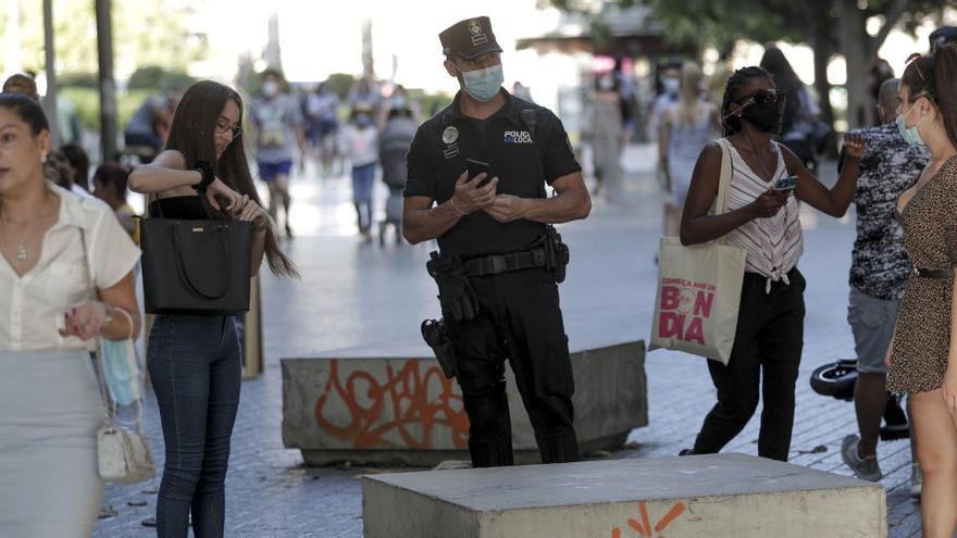 Auf Mallorca gilt eine strenge Maskenpflicht. Über Ostern sollen die Restriktionen besonders streng kontrolliert werden.