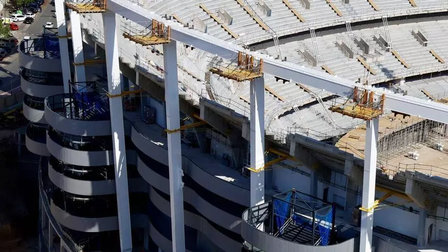 Las doce torres para abrir el Nou Mestalla a sus gradas más altas