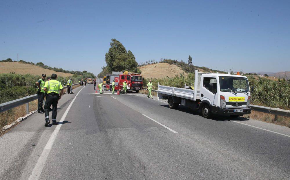 El accidente se producía en la A-357, provocaba el cierre de ambos sentidos durante unas horas