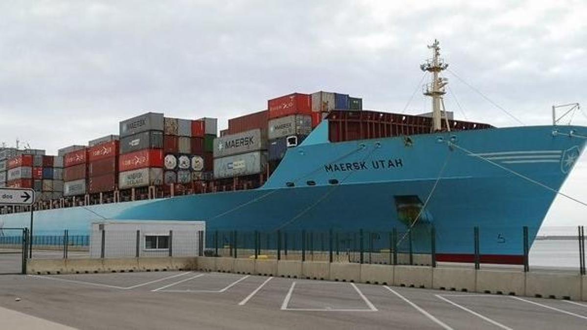 Un buque atracado en el puerto marítimo de Valencia.