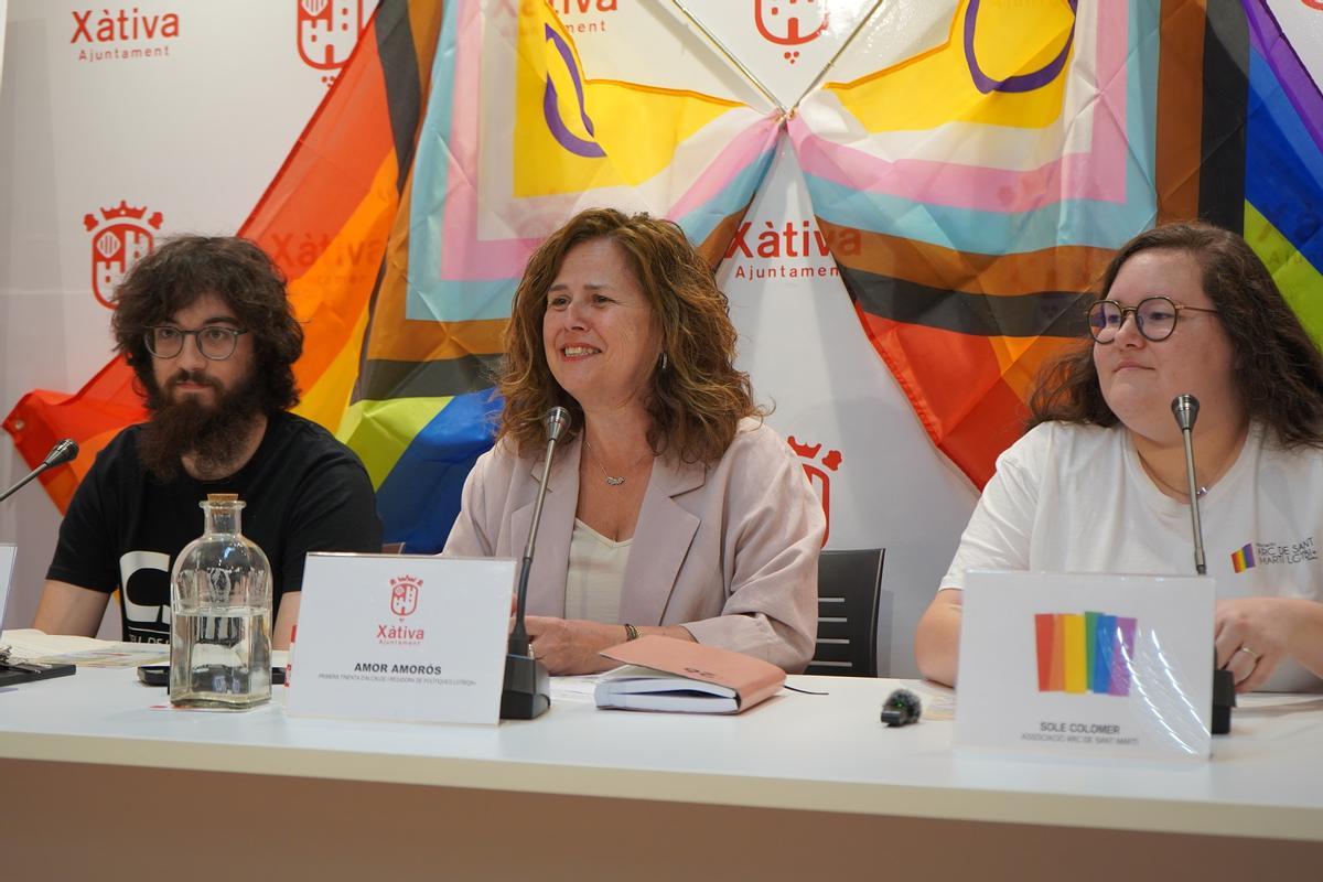La concejal Amor Amorós, durante un momento de la presentación de los actos del Orgullo en Xàtiva.