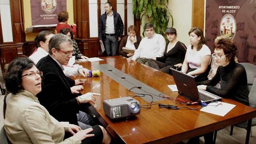 Alcoy proyecta cubrir con una cúpula la Plaça de Dins para potenciar su uso