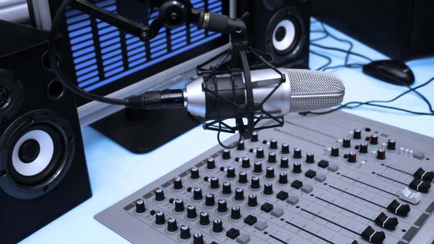 El Diccionario de la RAE actualiza varios términos relacionados con la radio