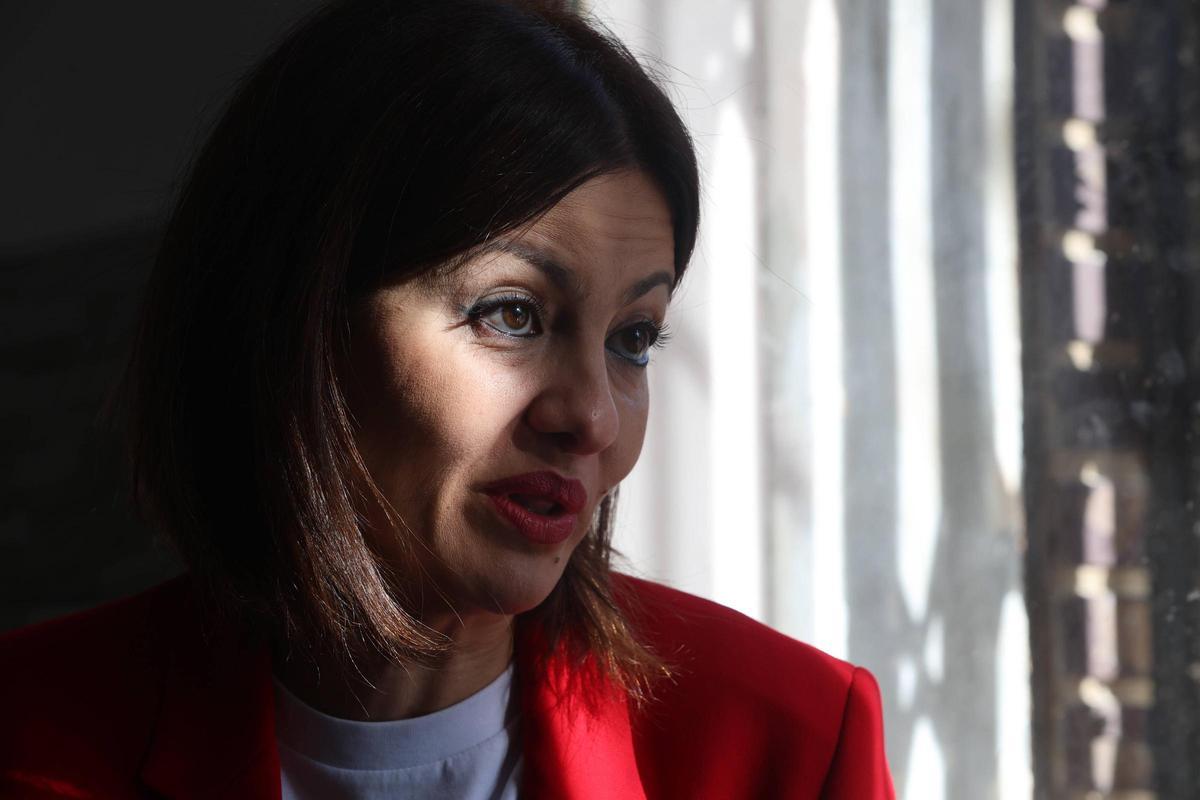 Primer plano de Sira Rego (IU), al frente del primer ministerio dedicado exclusivamente a la Juventud y la Infancia