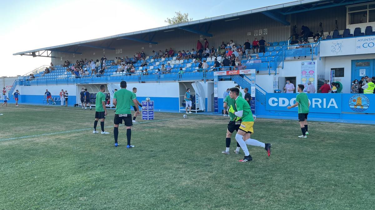 Un lance del partido entre el Coria y el Antequera CF.