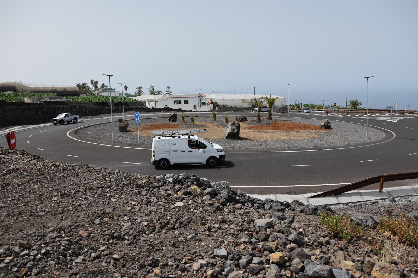 Nueva carretera sobre las coladas del volcán de La Palma