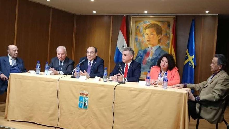 El embajador de Paraguay en España, conferenciante en Madrid