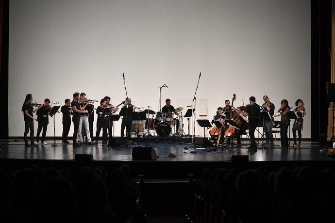 20-04-19 GENTE Y CULTURA. AUDITORIO ALFREDO KRAUS. LAS PALMAS DE GRAN CANARIA. Concierto Bach Rock. Clausura del International Bach Festival 2019 con un concierto de la orquesta del festival y el guitarrista Iñaki Antón, de Extremoduro  | 20/04/2019 | Fotógrafo: Juan Carlos Castro