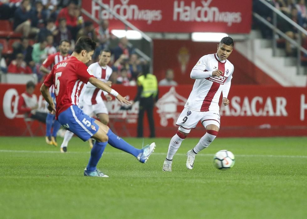 El partido entre el Real Sporting y el Huesca, en imágenes