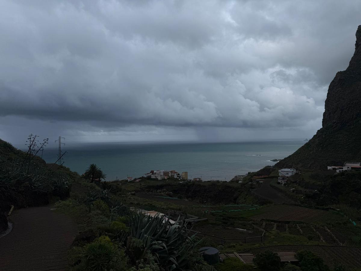 El ciello está 'cerrado' en Taganana. Así lo define uno de los vecinos del pueblo de Anaga.
