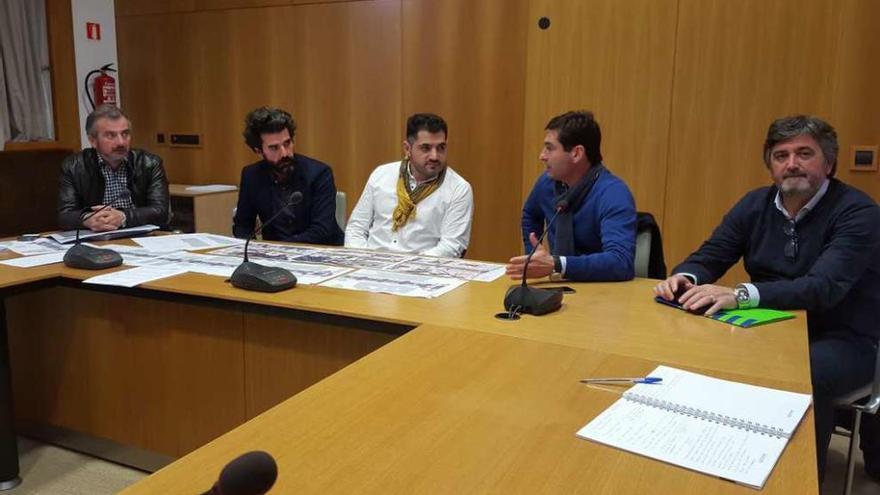 Reunión del alcalde Gonzalo Pita y el concejal Daniel Fernández con la Diputación. // Faro