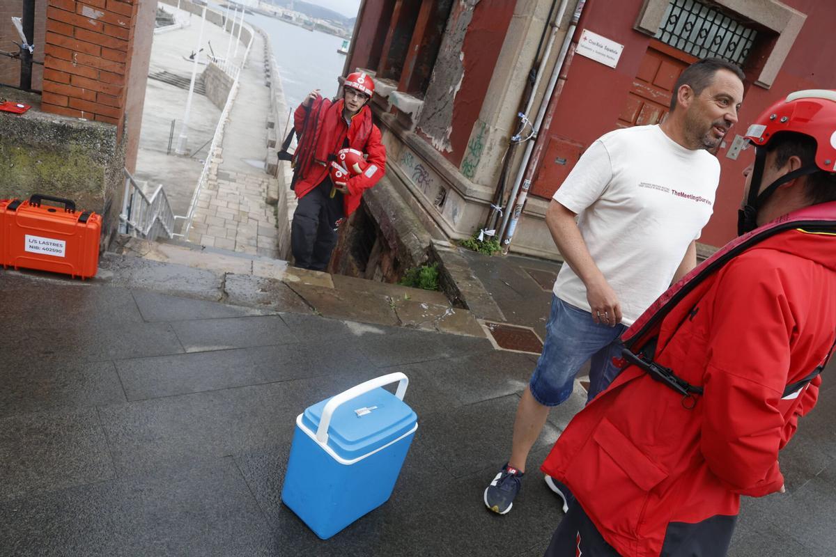 El control de la calidad de las aguas del mar de Gijón, en imágenes