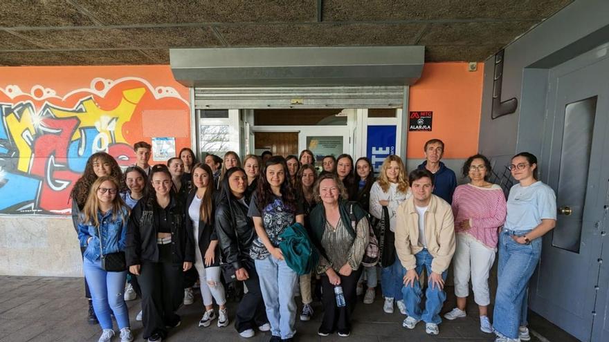 Visita de la asociación Érguete al colegio Lar, en Vigo / Cedida