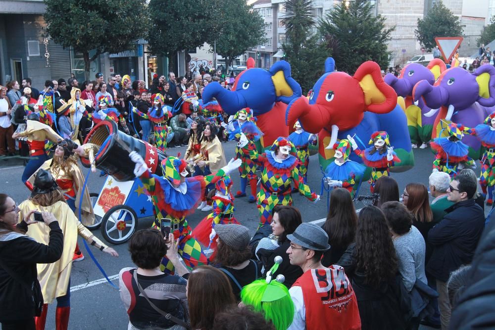 Las comparsas participantes en el desfile.