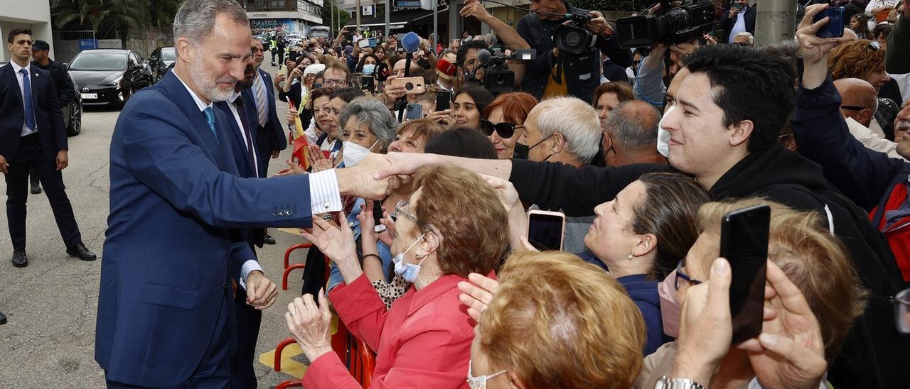 Felipe VI es aclamado en Vigo con vítores de "¡Viva el rey!"