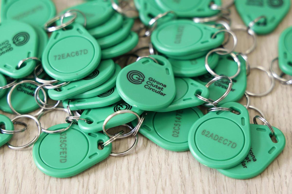 Els clauers per obrir els contenidors intel·ligents a Girona