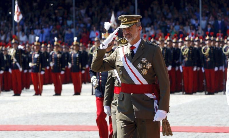 El rey entrega nuevos despachos en la Academia General Militar