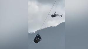 Ocho personas quedan atrapadas en un teleférico en el norte de Pakistán.