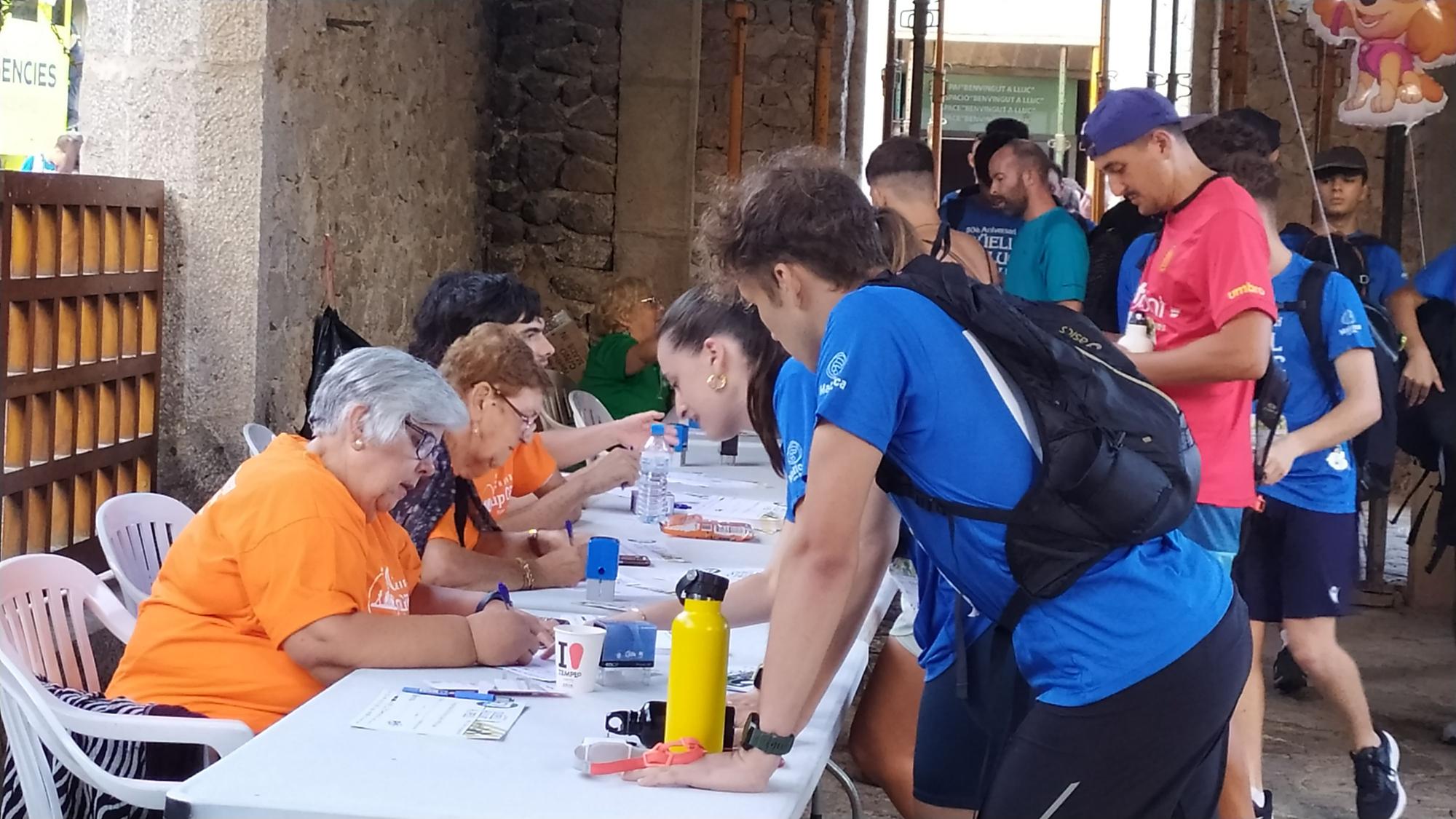 FOTOS | Casi 7.000 participantes en la tradicional caminata Des Güell a Lluc a Peu