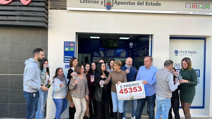 Manises celebra el quinto premio con el número 45353