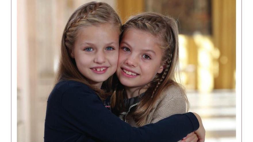 Leonor y Sofía felicitan la Navidad