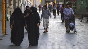 fcosculluela13450027 barcelona  25 06 2010  mujer con niqab el d a de san juan en160907151612